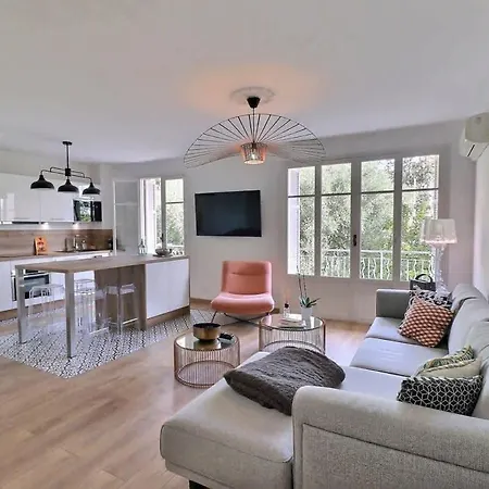 Apartment T2 Avec Balcon - Parking, Ac, Wifi *