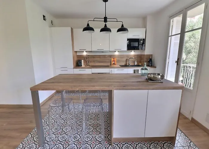 T2 Avec Balcon - Parking, Ac, Wifi Apartment