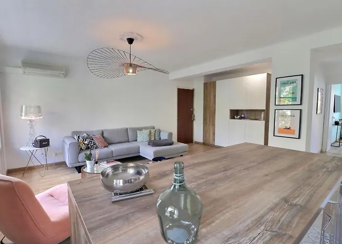 T2 Avec Balcon - Parking, Ac, Wifi Apartment *