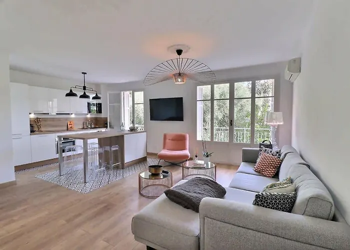 Apartment T2 Avec Balcon - Parking, Ac, Wifi *